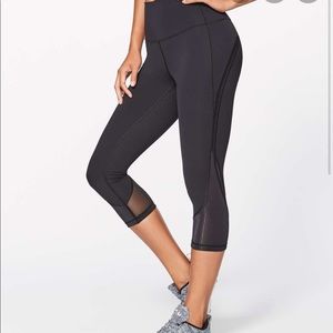 Lululemon Mesh Capri leggings with pockets